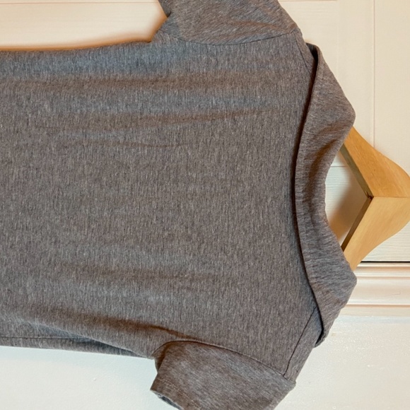 Grey collar v-neck - Picture 3 of 6